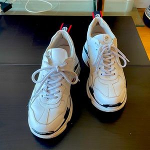 White Wishbone sneakers with a heel in size 6.